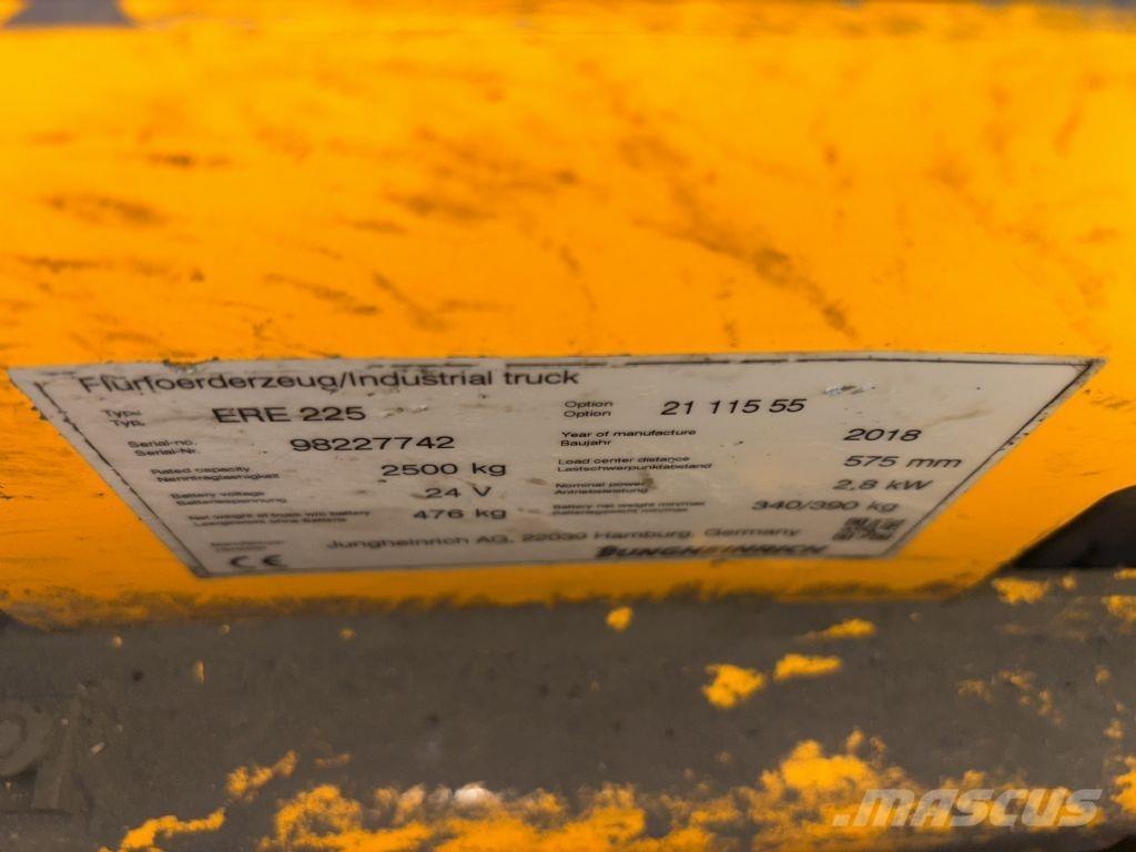 Jungheinrich ERE 225 自走式堆積機
