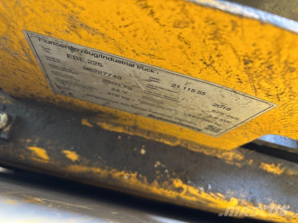 Jungheinrich ERE 225 自走式堆積機