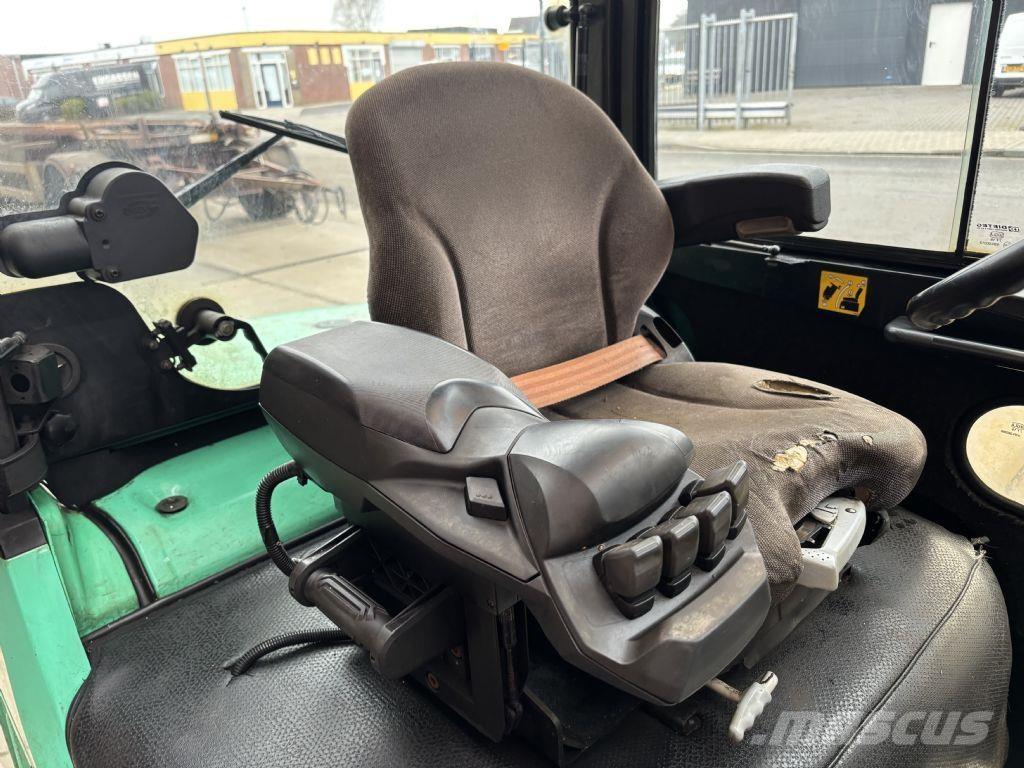 Mitsubishi FD35N 柴油卡車