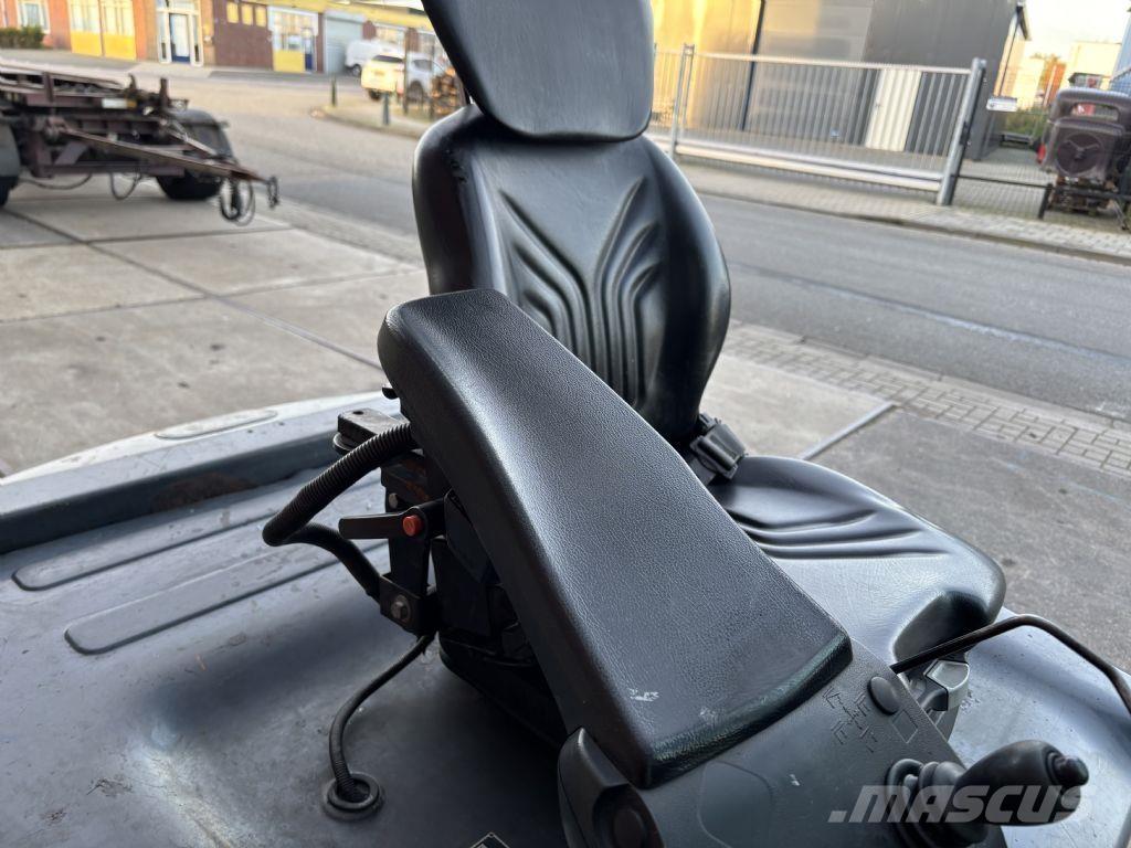 Toyota 8FBMT30 電動堆高機