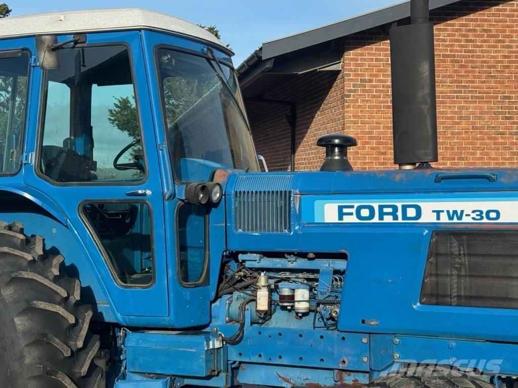 Ford TW30 曳引機