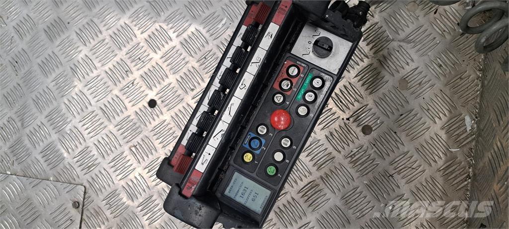 Hinowa 17.75 3S 緊湊型自走式伸縮臂式升降機