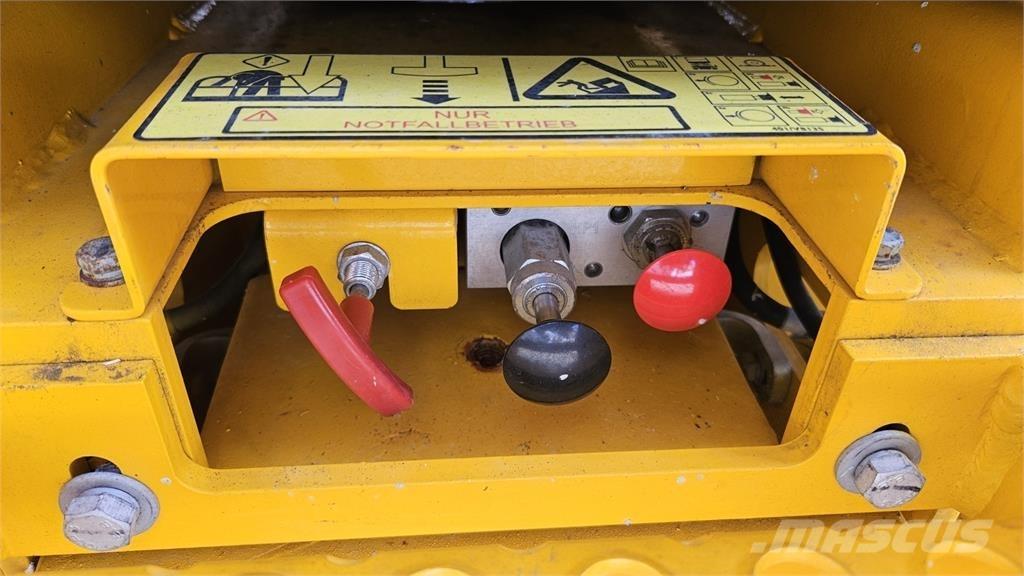 JCB S1930E 拖車裝載高空作業平台