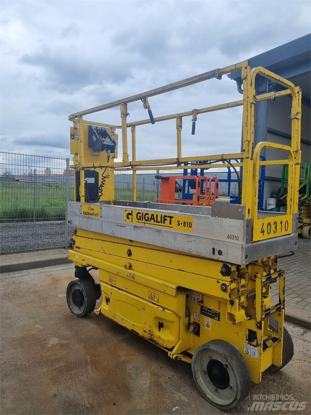 JLG 2030 ES 剪式升降機