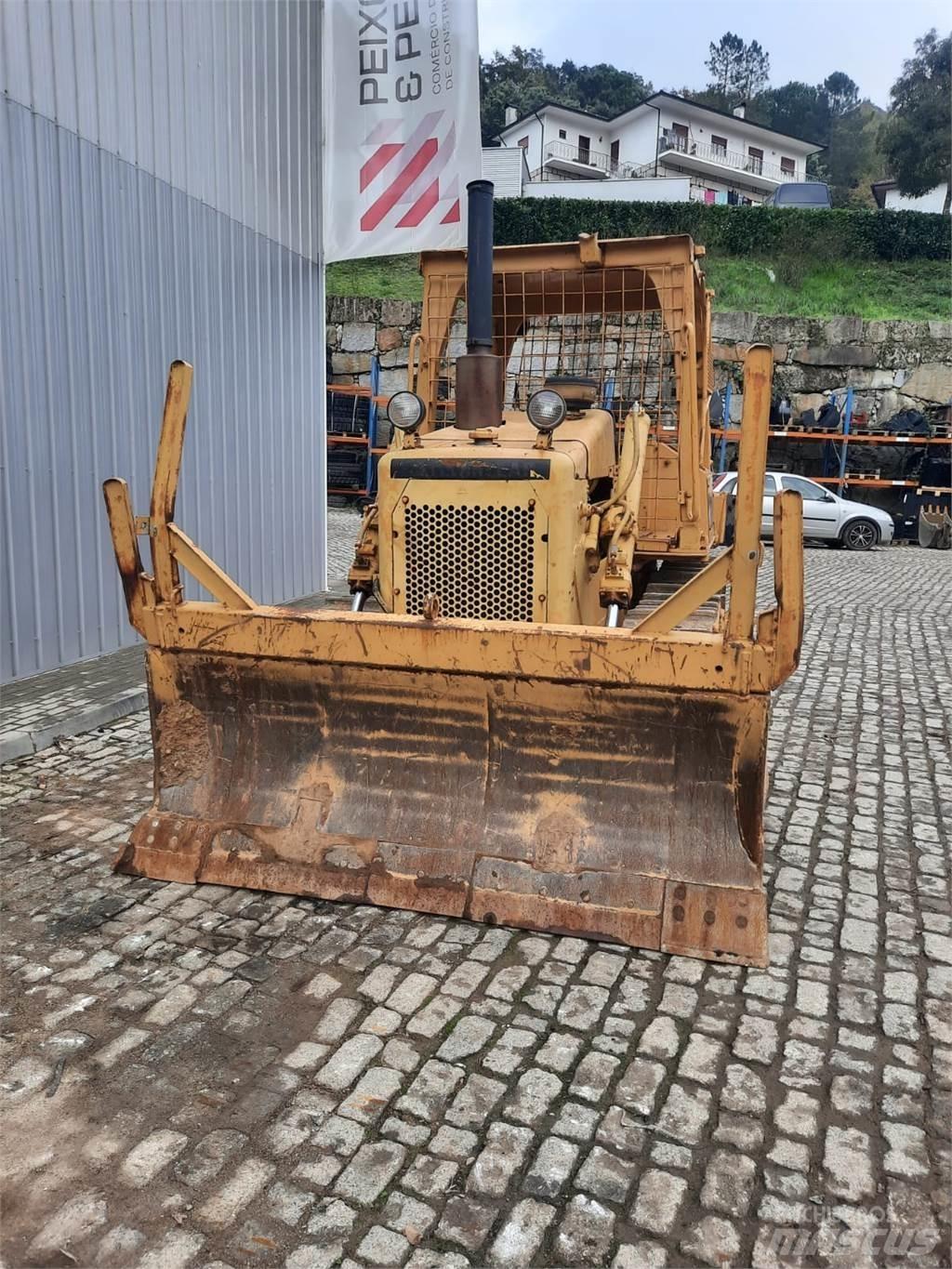 CAT D4E 鋪管推土機