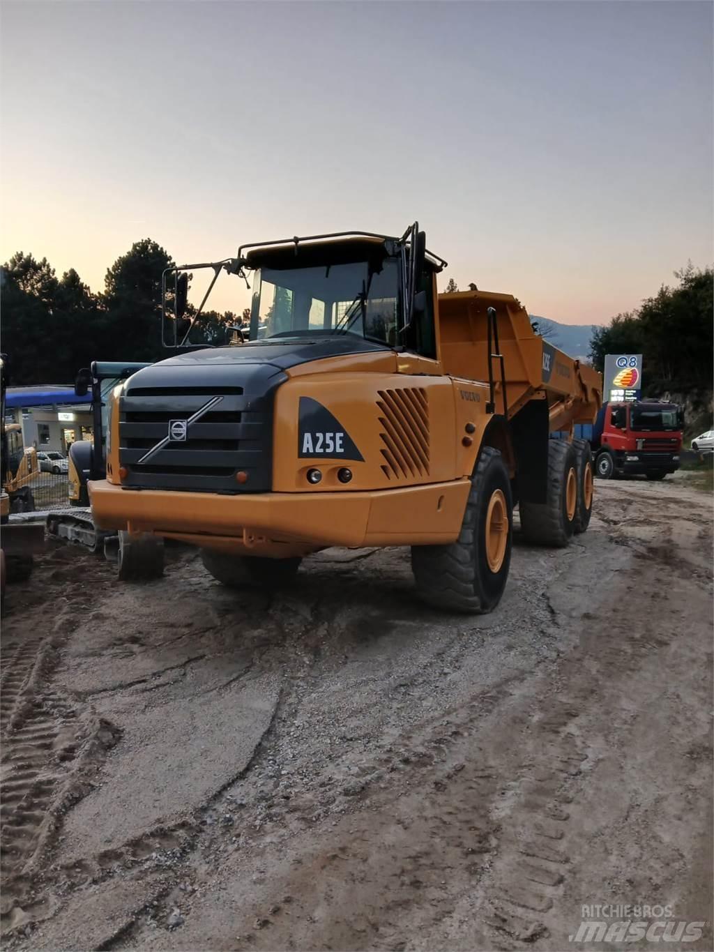 Volvo A25E 側卸礦車