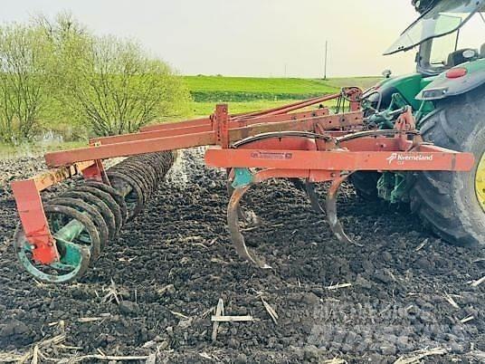 Kverneland CLB 中耕管理機