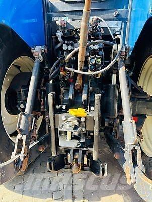 New Holland T7030 曳引機