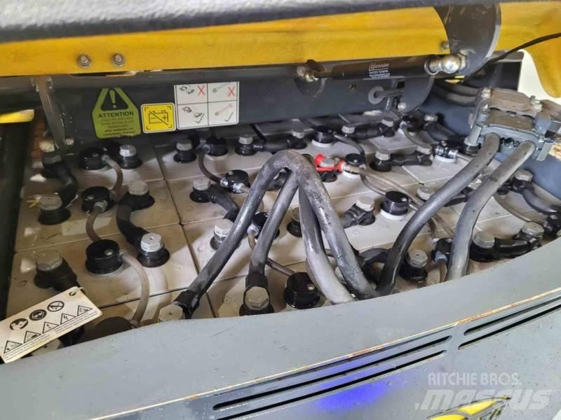 Aisle-Master 20WHE 窄巷道堆高機