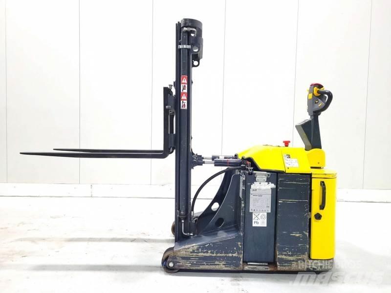 Combilift CS1500 自走式堆積機