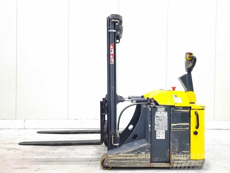 Combilift CS1500 自走式堆積機