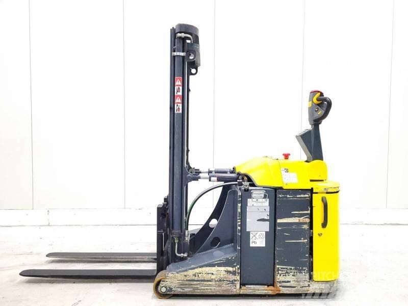 Combilift CS1500 自走式堆積機