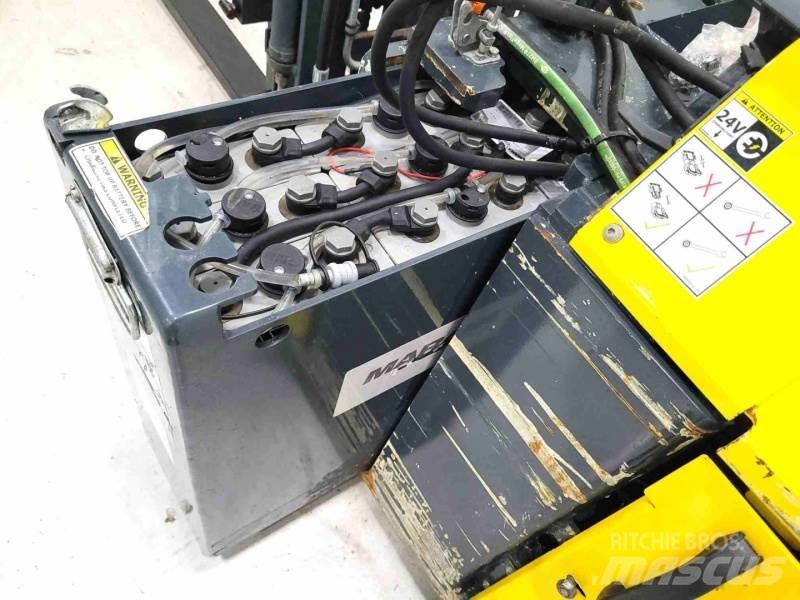 Combilift CS1500 自走式堆積機
