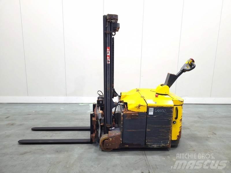 Combilift CS1500 自走式堆積機