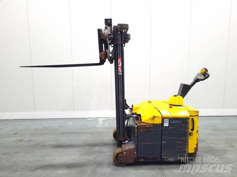 Combilift CS1500 自走式堆積機