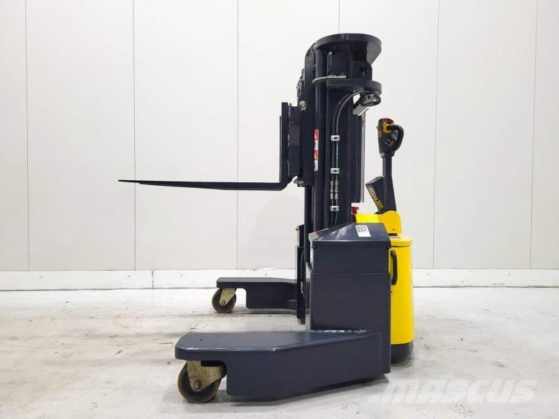 Combilift WR4 前伸型堆積機