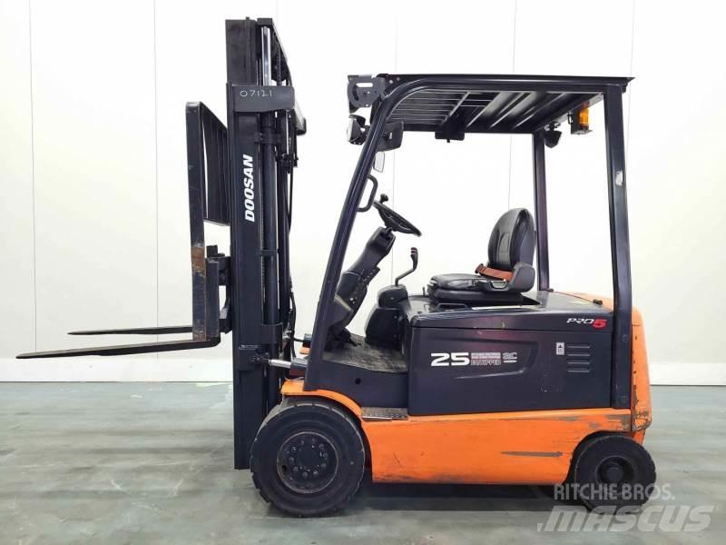 Doosan B25X-5 電動堆高機