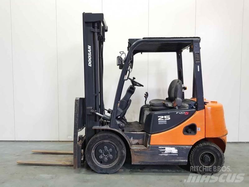 Doosan D25S-5 柴油卡車