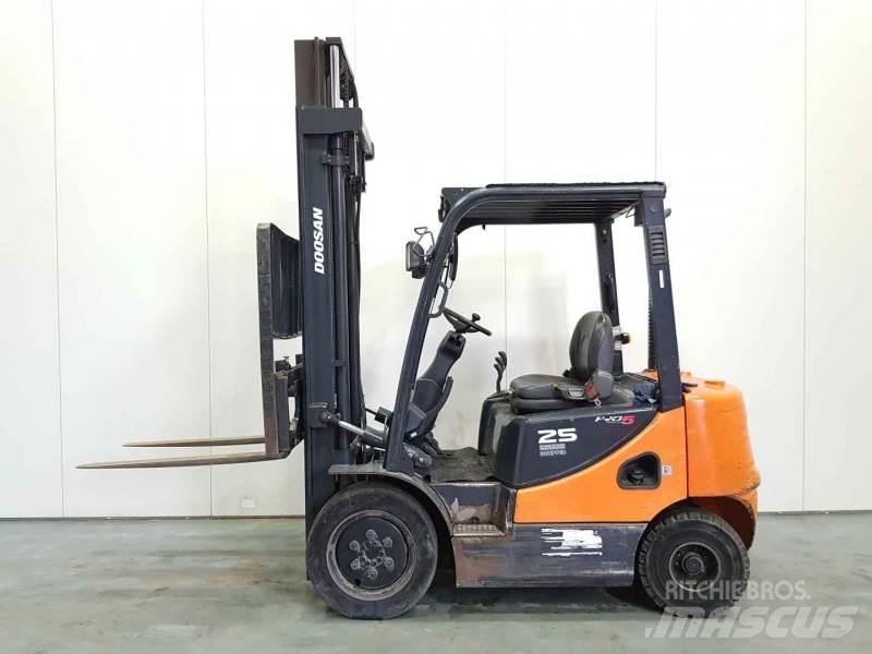 Doosan D25S-5 柴油卡車