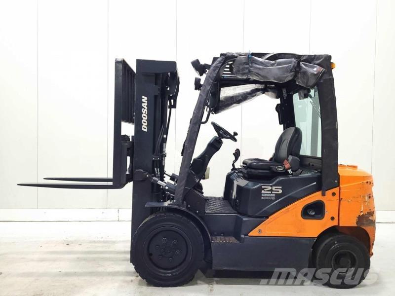 Doosan D25S-7 柴油卡車