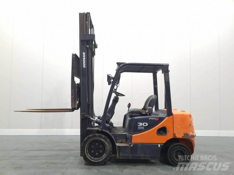 Doosan D30S-5 柴油卡車