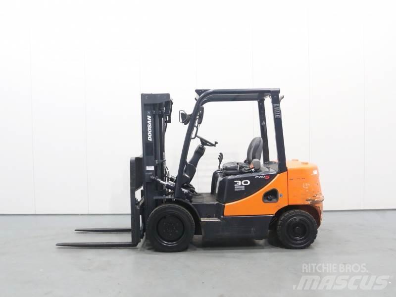 Doosan D30S-5 柴油卡車