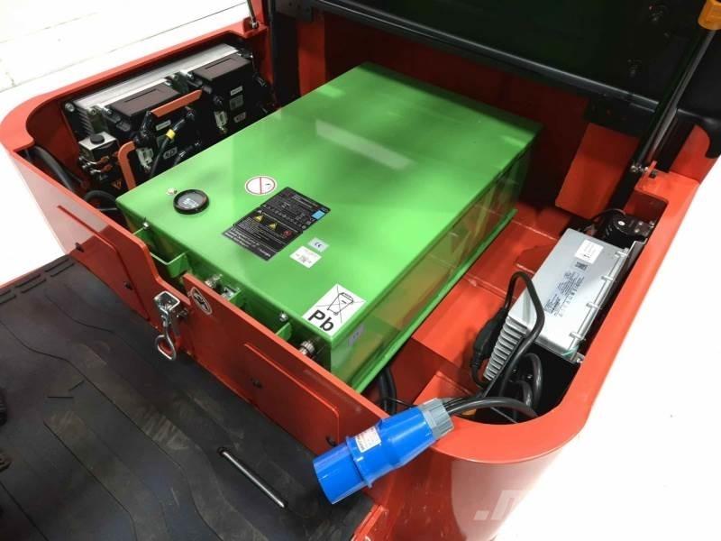 EP EFL201 電動堆高機