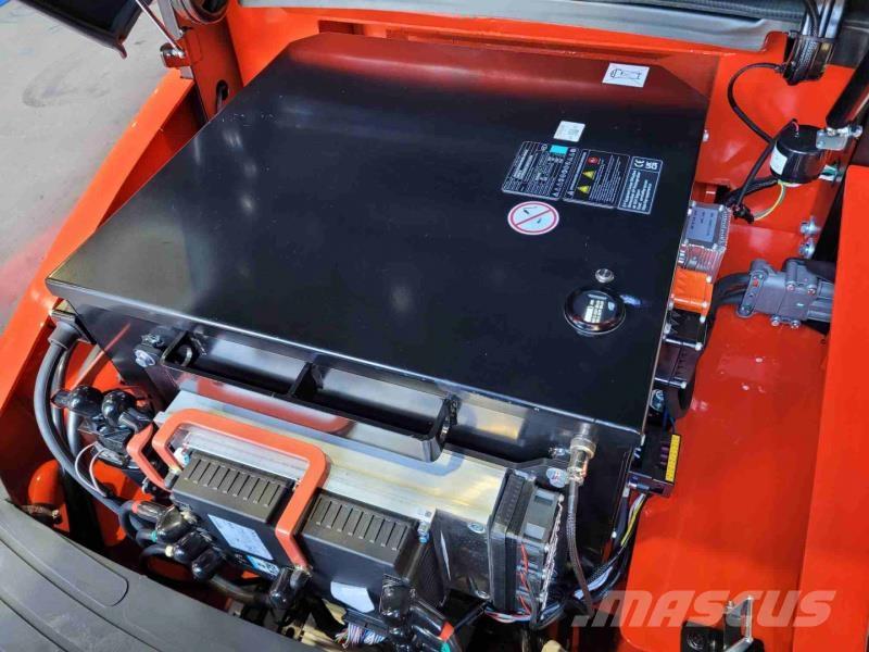 EP EFL303 205 HC 電動堆高機