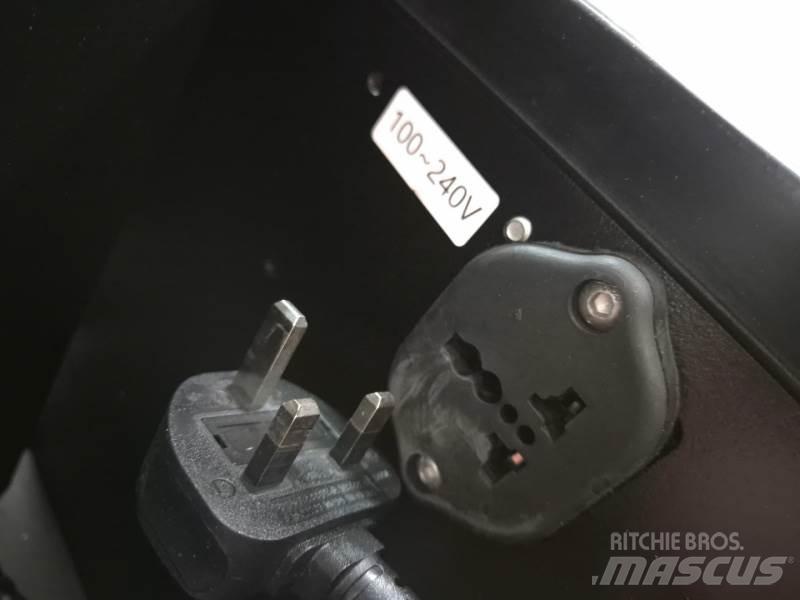 EP JXO 中端式裝載機