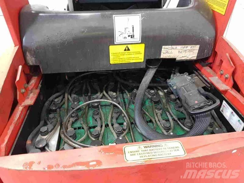 Flexi EURO AC 窄巷道堆高機