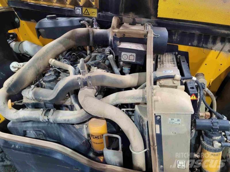 JCB 540-140 HIVIZ 伸縮臂操作車