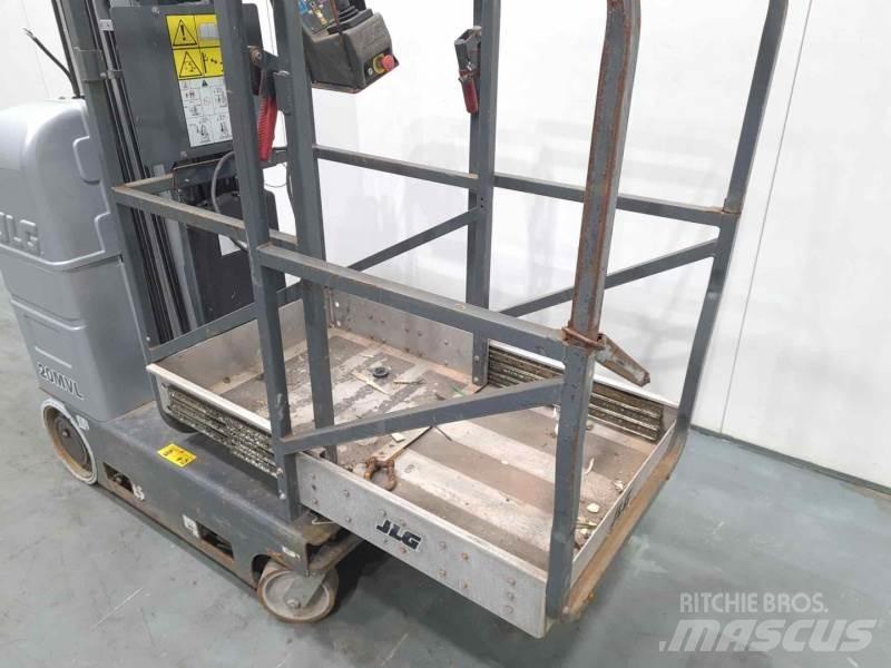 JLG 20MVL 剪式升降機