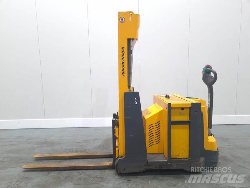 Jungheinrich EJG 108 自走式堆積機