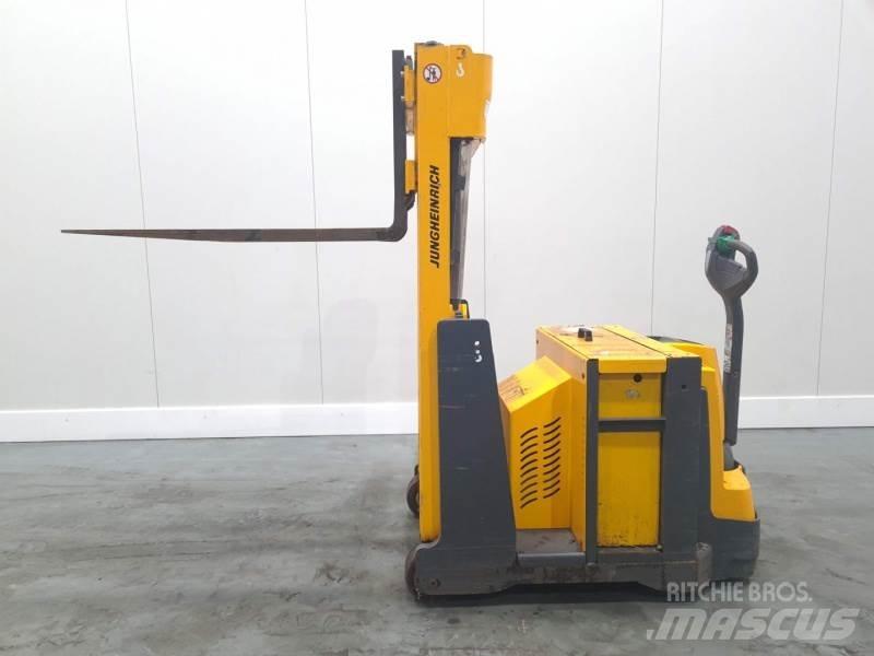 Jungheinrich EJG 108 自走式堆積機