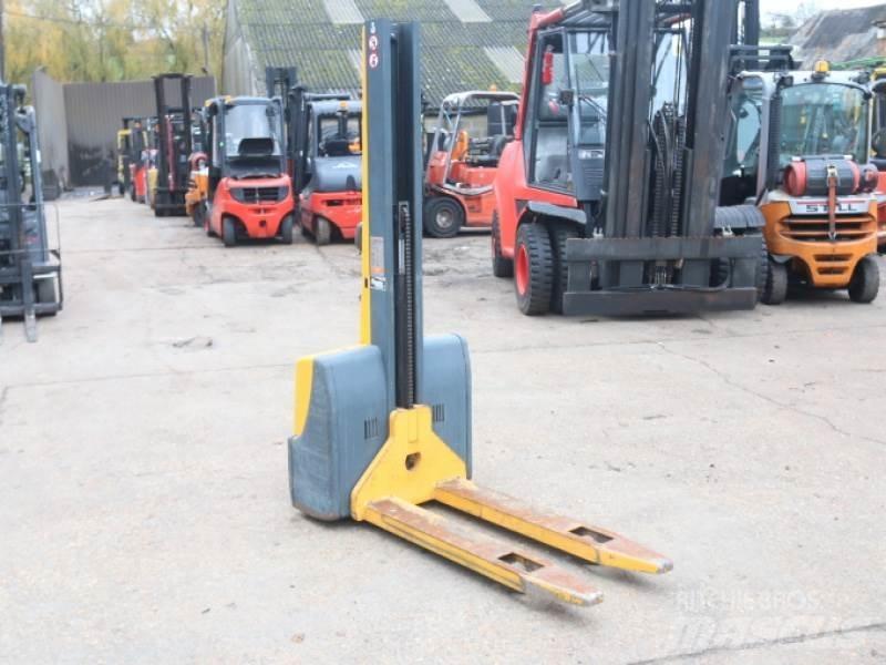 Jungheinrich EMC110 手動堆積機