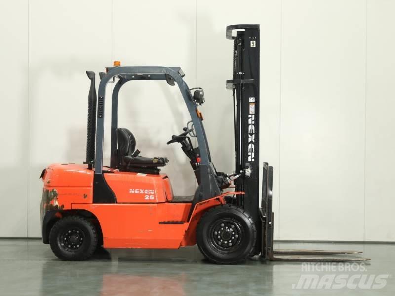 Nexen FDR25 柴油卡車