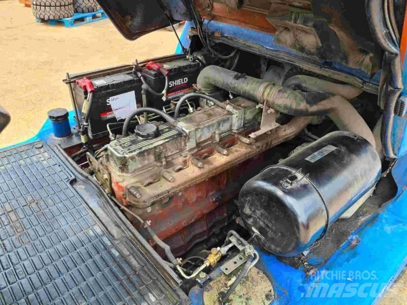 Nissan FO4D40Q2 柴油卡車