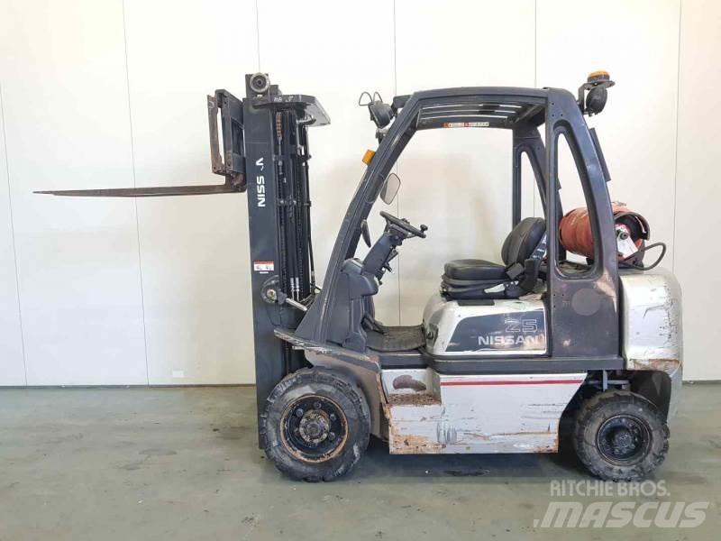 Nissan U1D272520 液化石油氣LPG卡車