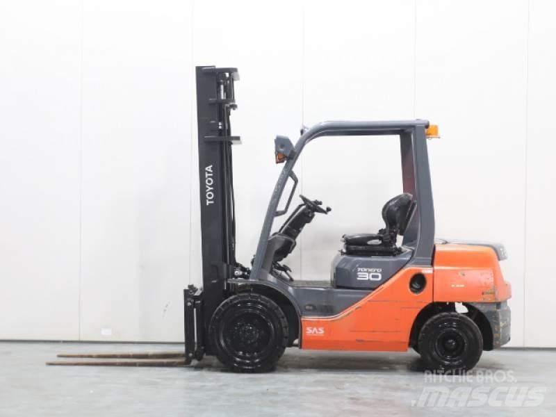 Toyota 02-8FDF30 柴油卡車