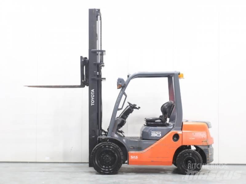 Toyota 02-8FDF30 柴油卡車