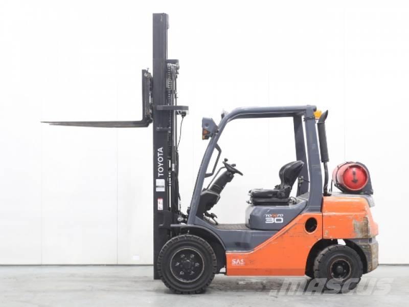 Toyota 02-8FGF30 液化石油氣LPG卡車