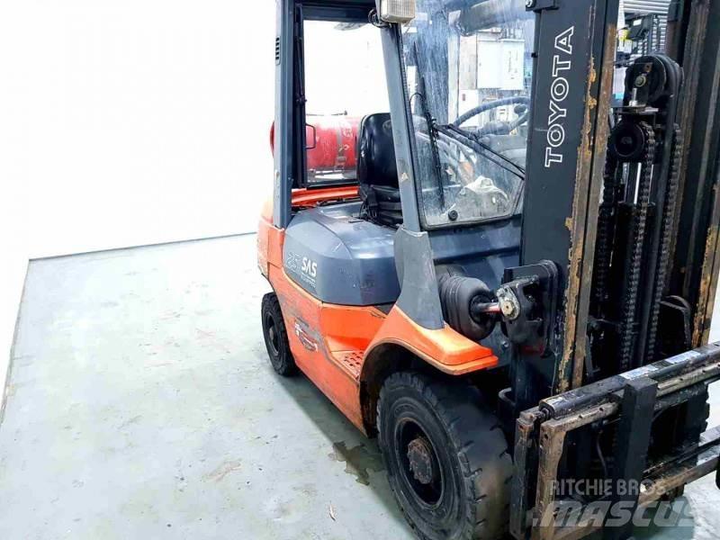 Toyota 42-7FGF25 液化石油氣LPG卡車