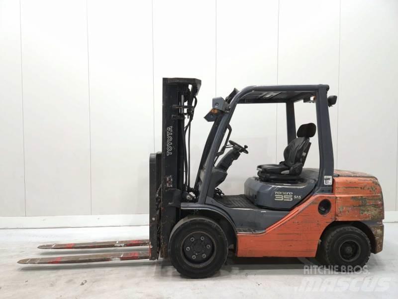 Toyota 52-8FDJF35 柴油卡車