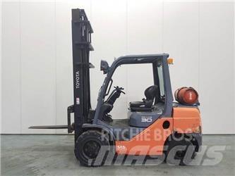 Toyota 8FGF30 液化石油氣LPG卡車