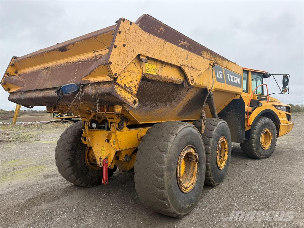 Volvo A25G 鉸接式起吊車