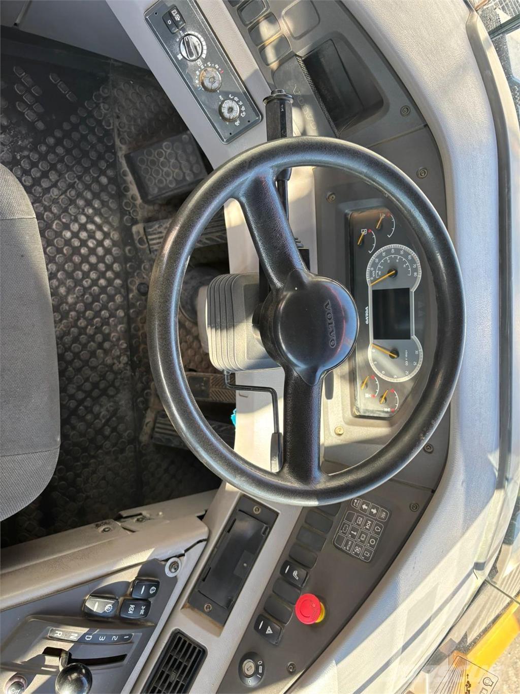 Volvo A45G 鉸接式起吊車