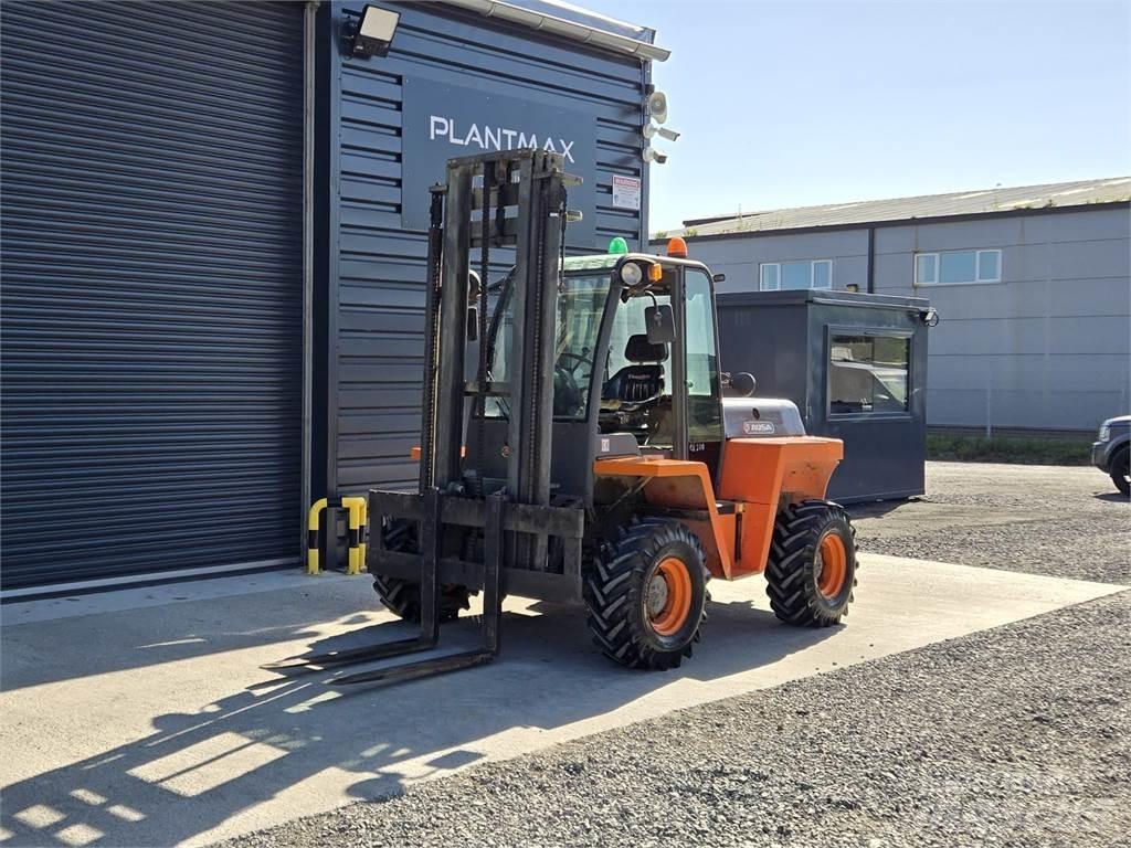 Ausa CH280 伸縮臂操作車