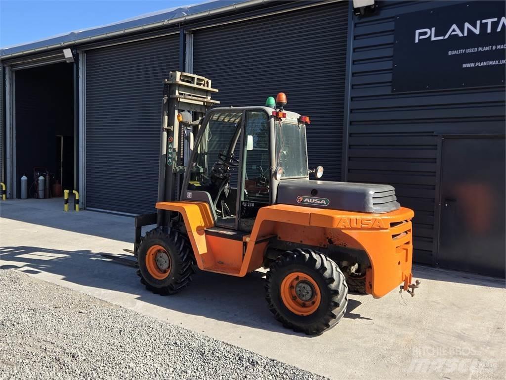 Ausa CH280 伸縮臂操作車