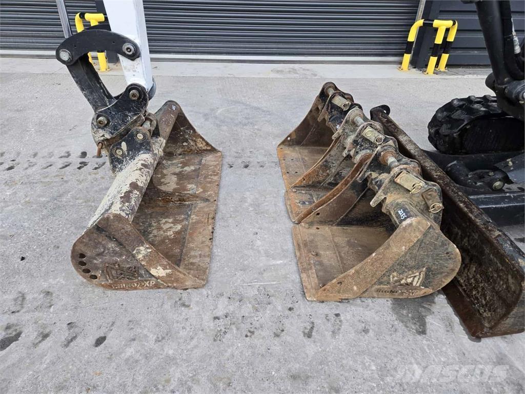 Bobcat E27 小型挖土機/掘鑿機<7t(小型挖掘機)