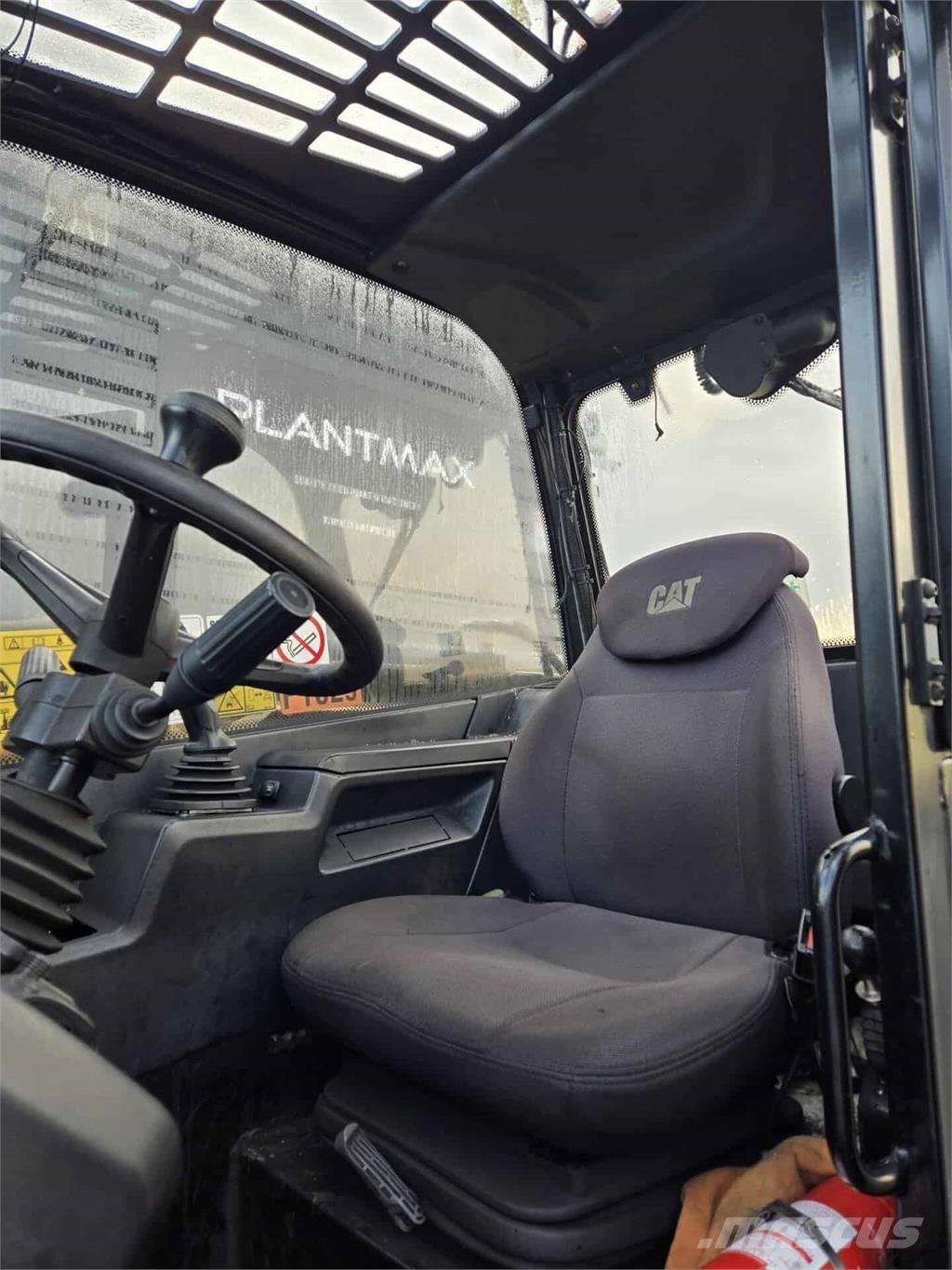 CAT TH417 伸縮臂操作車